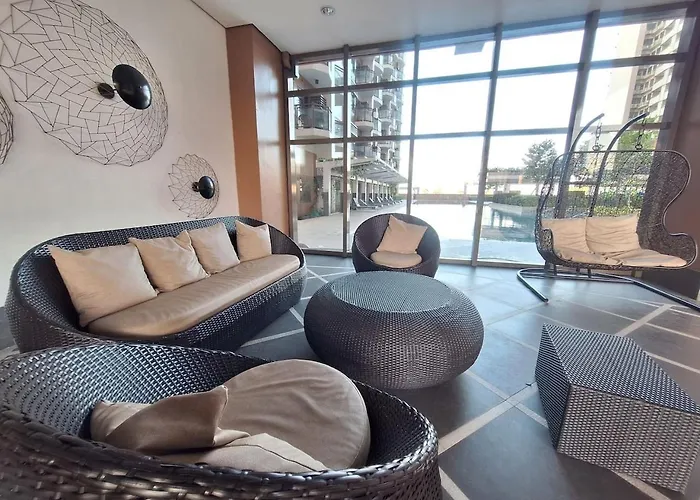 Hefty 1br -40sqm -pet -parking -moa,picc,wtc,airport Apartment *